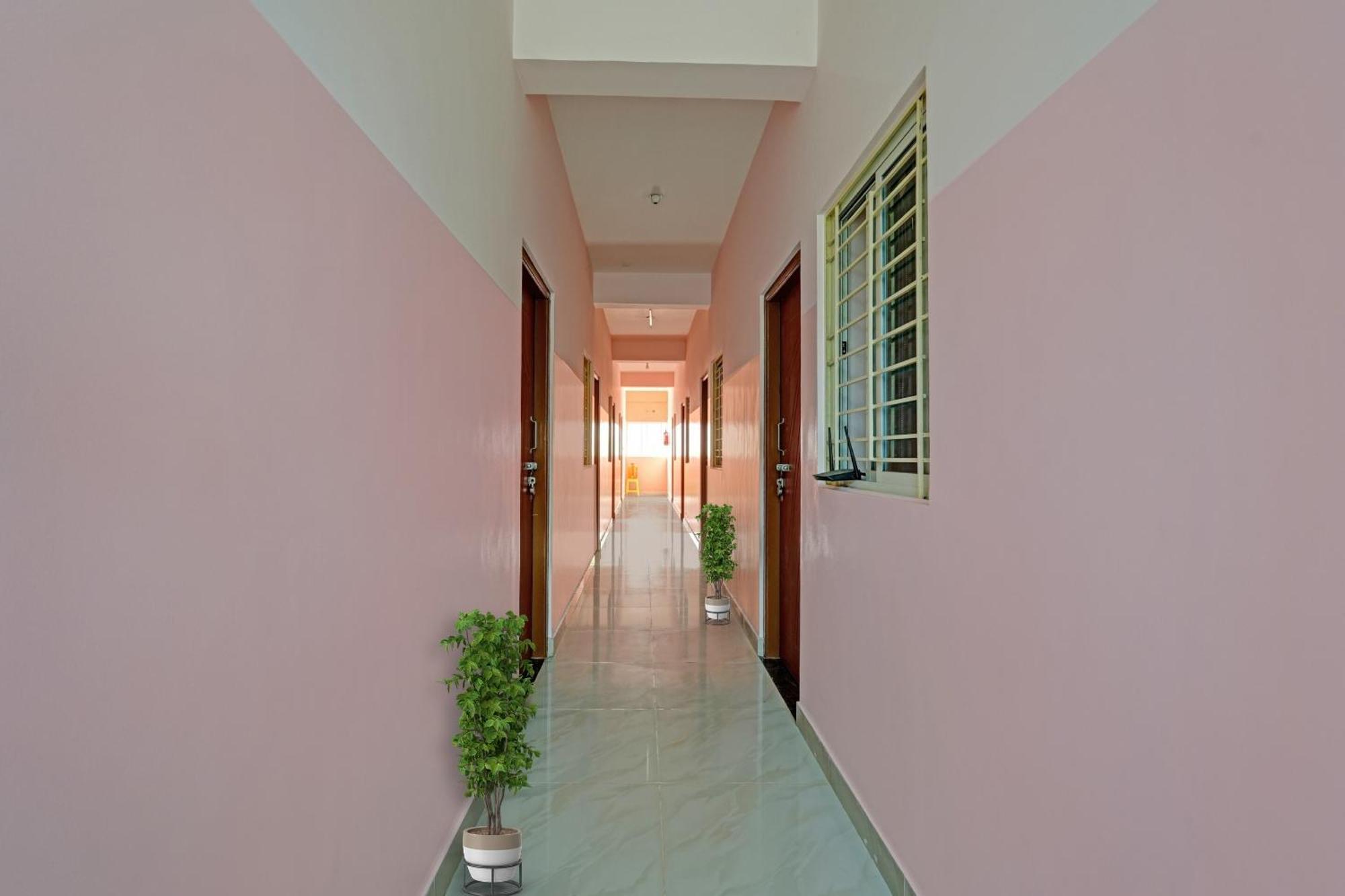 Spot On Sanjay Lodge Yelahanka Dış mekan fotoğraf